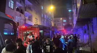 Esenler'de 5 Katlı Binada Yangın: 15 Kişi Hastaneye Kaldırıldı