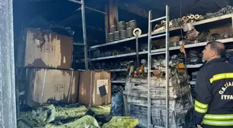 Gaziantep'te Hırdavat Dükkanında Yangın: 2 Saatlik Mücadele ile Söndürüldü