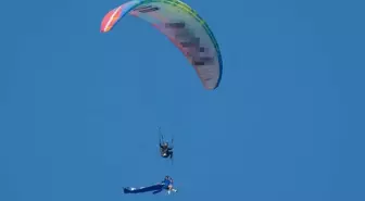 Fethiye'de Tandem Paraşüt Gösterisi