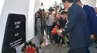 İzmir'de 30 Ekim Depremi Anma Töreni Düzenlendi