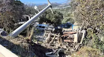 Bodrum'da Hafriyat Kamyonu Devrildi, Sürücü Kurtarıldı