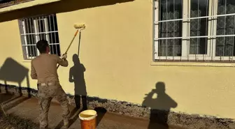 Karlıova'da Jandarma'dan Okul Bakım ve Onarımı