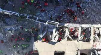 Gebze'deki Çöken Binada Anne ve Baba İçin Kurtarma Çalışmaları Devam Ediyor