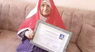 88 Yaşındaki Emine Genç'in Okuma Yazma Başarısı
