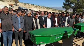 Mersin'de Trafik Kazası: 3 İnşaat İşçisi Hayatını Kaybetti