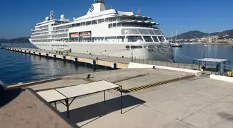 Bodrum'a 340 Turist Getiren Silver Whisper Kruvaziyeri Limana Yanaştı