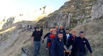 Van Kalesi'nde Düşen Kişi Kurtarıldı