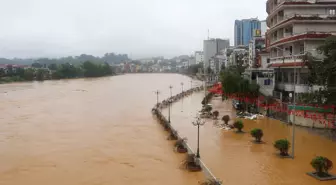 Vietnam'da şiddetli yağışlar sel felaketine yol açtı: 10 ölü