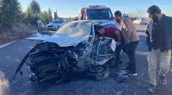 Adıyaman'da Trafik Kazası: 1'i Polis 2 Kişi Ağır Yaralandı