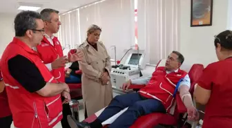 AK Parti Manisa, Kızılay Haftası'nda Kan Bağışı Kampanyası Düzenledi