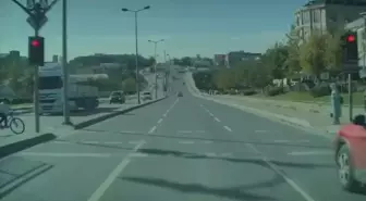 Arnavutköy'de Kırmızı Işık İhlali: Bisikletli Çocukları Kıl Payı Kurtaran Sürücü Yakalandı