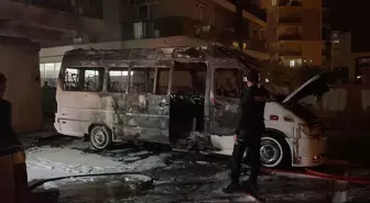 Nazilli'de Park Halindeki Minibüs Alev Aldı