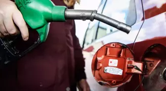 Benzine gece yarısı 1 lira 14 kuruşluk zam