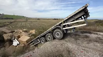 Çanakkale'de Tır Devrildi, Sürücü Hayatını Kaybetti