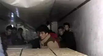 Sakarya'da Kaçak Göçmen Sevkiyatı: Tırla 18 Göçmen Yakalandı