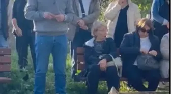 Yangında Eşini ve Kızını Kaybeden Baba Mezarlığı Ziyaret Etti