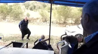 Osmaniye Düğününde Eğlenceli Anlar: Davulcuya Para Uzatırken Düşme Kazası