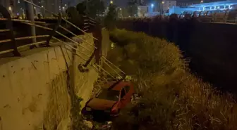 Kayseri'de Kontrolden Çıkan Otomobil Kanala Düştü