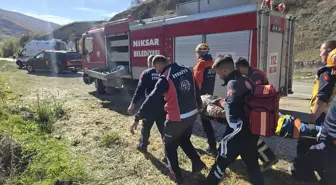 Tokat'ta Uçuruma Devrilen Araçta İki Kişi Yaralandı