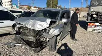 Hakkari'de Trafik Kazası: 5 Yaralı