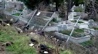 Alkollü Sürücünün Mezarlığa Girmesiyle Kaza