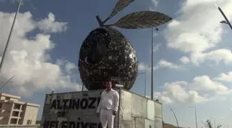 Hataylı Heykeltıraş ve Geri Dönüşüm Sanatçısı Zeytin Tanesi Heykeli Yaptı