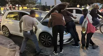 Antalya'da Motor Kaputuna Sıkışan Kedi Yavrusu Kurtarıldı