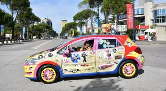 Tiran'da Elvis Presley Tarzıyla Taksicilik Yapan Arnavut Şoför