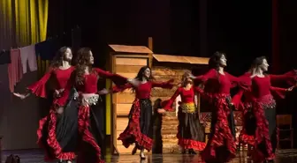 Deli Ayten Tiyatro Oyunu Bursa'da Sahnelendi