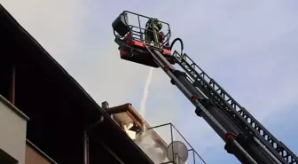 Pamukkale'de Çatı Katında Yangın: 2 Kişi Hastaneye Kaldırıldı