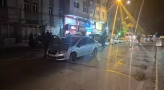 Eskişehir'de Beton Dubaya Çarpan Araçta Sürücü Yaralandı