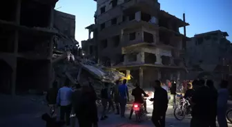 Şam'da Yermuk Kampı'nda Bina Çöktü