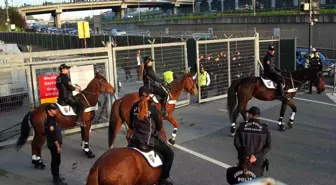 Trabzonspor Taraftarları Galatasaray Maçında Stadyumda