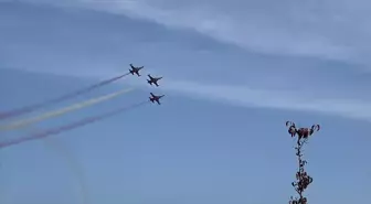 Türk Yıldızları Tekirdağ Gökyüzünde Şov Yaptı