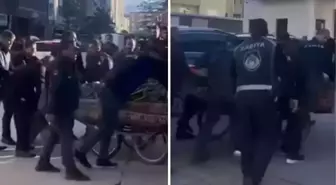 Zabıtalar, seyyar satıcının arabasını almak isteyince olanlar oldu