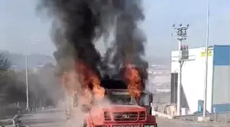 Düzce'de Yarım Saat Arayla İki Kamyon Yangını