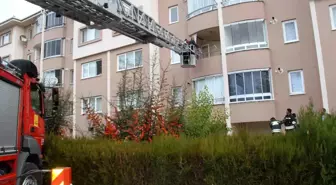 Konya'da 4 Katlı Apartmanda Yangın Paniği