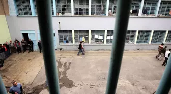 Cezaevindeki baba kendisini ziyarete gelen 4 yaşındaki kızını öldüresiye dövdü