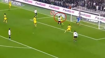 Derbide tarihi gol!