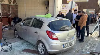 Edirne'de Otomobil Ekmek Fırınına Girdi: 4 Yaralı