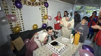 Gönüllü Gençler, Down Sendromlu Sümeyra'nın Doğum Gününü Kutladı