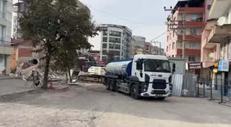 Kocaeli'de Çöken Binanın Enkaz Kaldırma Çalışmaları Sürüyor