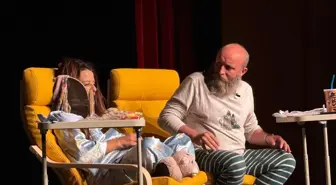 Karabük'te 'Parça Tesirli Pazarlar' Tiyatrosu Büyük İlgi Gördü