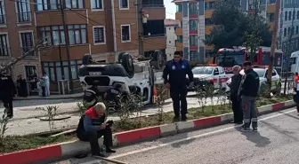 Malkara'da Otomobil ile Kamyonet Çarpıştı: 2 Yaralı