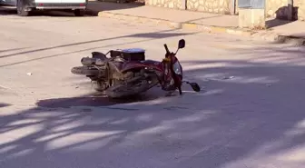 Isparta'da Motosiklet ve Otomobil Çarpıştı: Sürücü Ağır Yaralandı