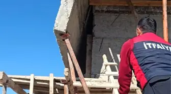 Ağrı'da İnşaatta Beton Parçası Düşmesi Sonucu 2 İşçi Yaralandı