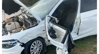 Sakarya'da İki Otomobil Çarpıştı: 1'i Ağır 5 Yaralı
