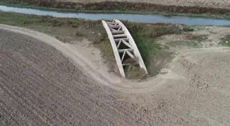 Kuraklık Sebebiyle Gün Yüzüne Çıkan Tarihi Köprü