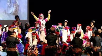 Ekin Dans Topluluğu'ndan Geleneksel Dans Gösterisi ve SMA'lı Çocuklara Destek