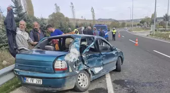 Uşak'ta Tır ile Otomobil Çarpıştı: 1 Kişi Ağır Yaralandı